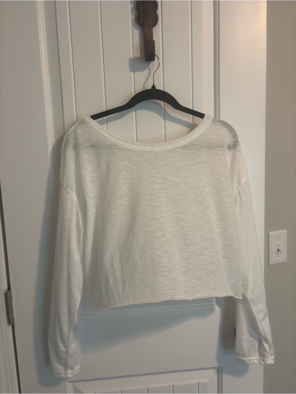Set of 3 long-sleeve cropped open back workout top